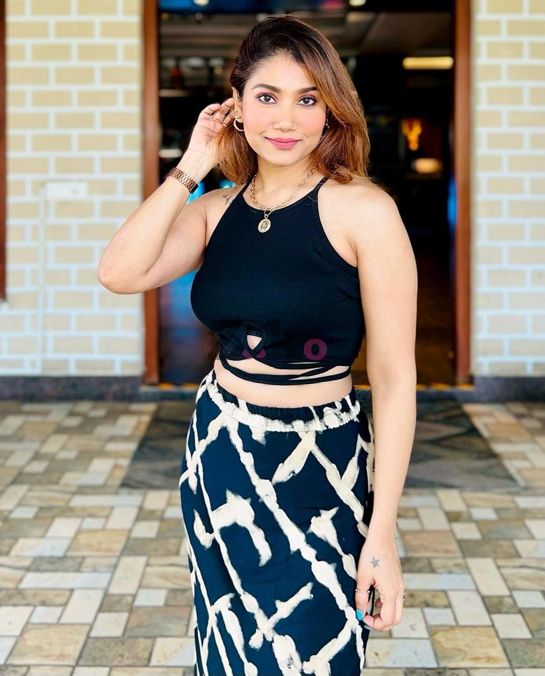 Mumbai top vip descent girl available full setisfy service