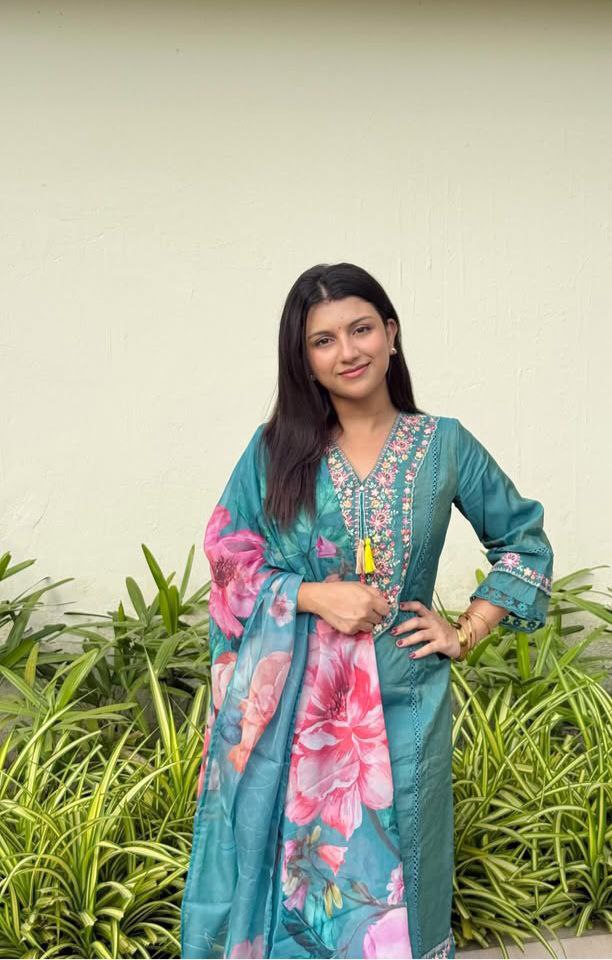 Best Suresh providing Agra VIP girls low budget