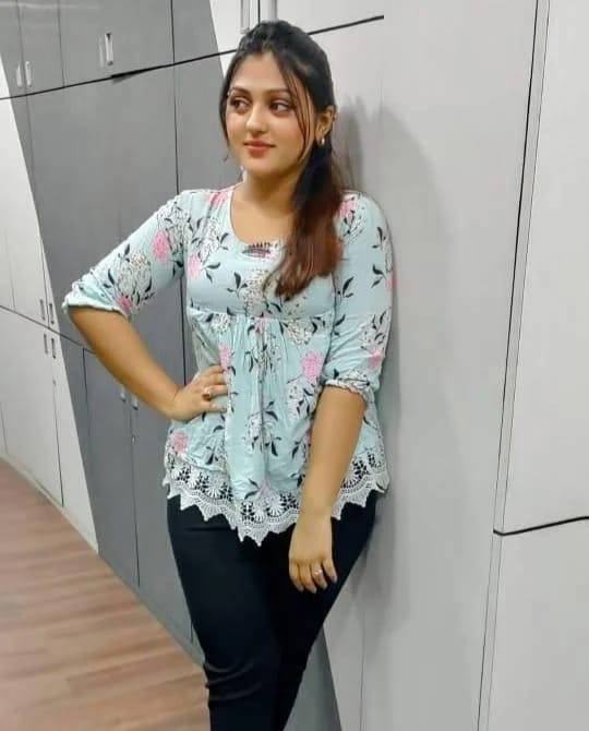 Delhi.my self komal sharma home and hotel service available. H