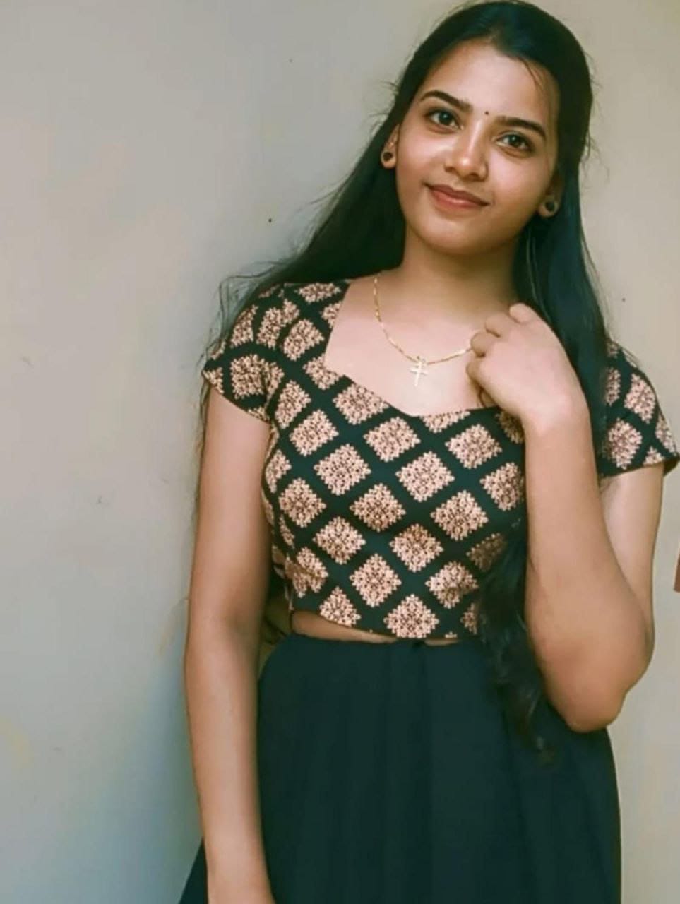 Ahmedabad high profile VIP call girl availabl full certified service